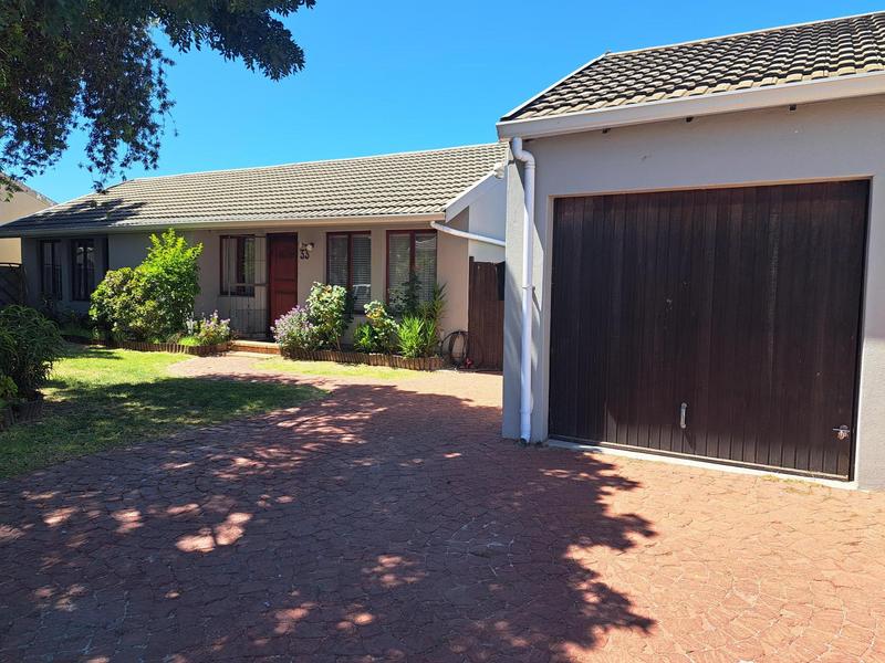 3 Bedroom Property for Sale in Vredekloof East Western Cape